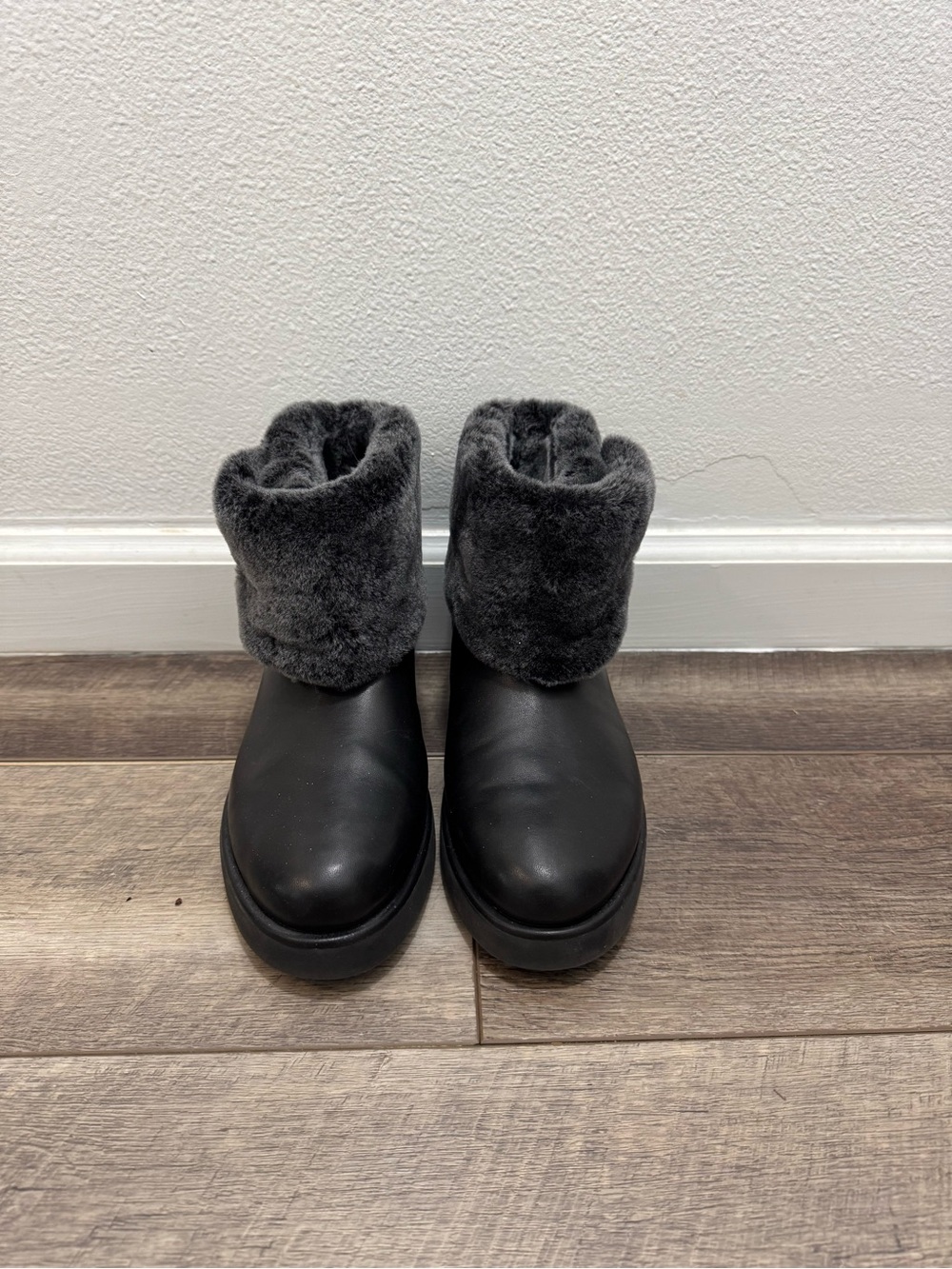 Ugg classic mini Berge. Size 7